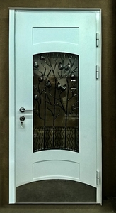 Белая дверь с отбойником