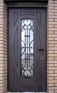 Двери в частном доме со стеклом