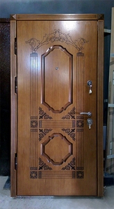 Входная дверь с фрезеровкой и узорами